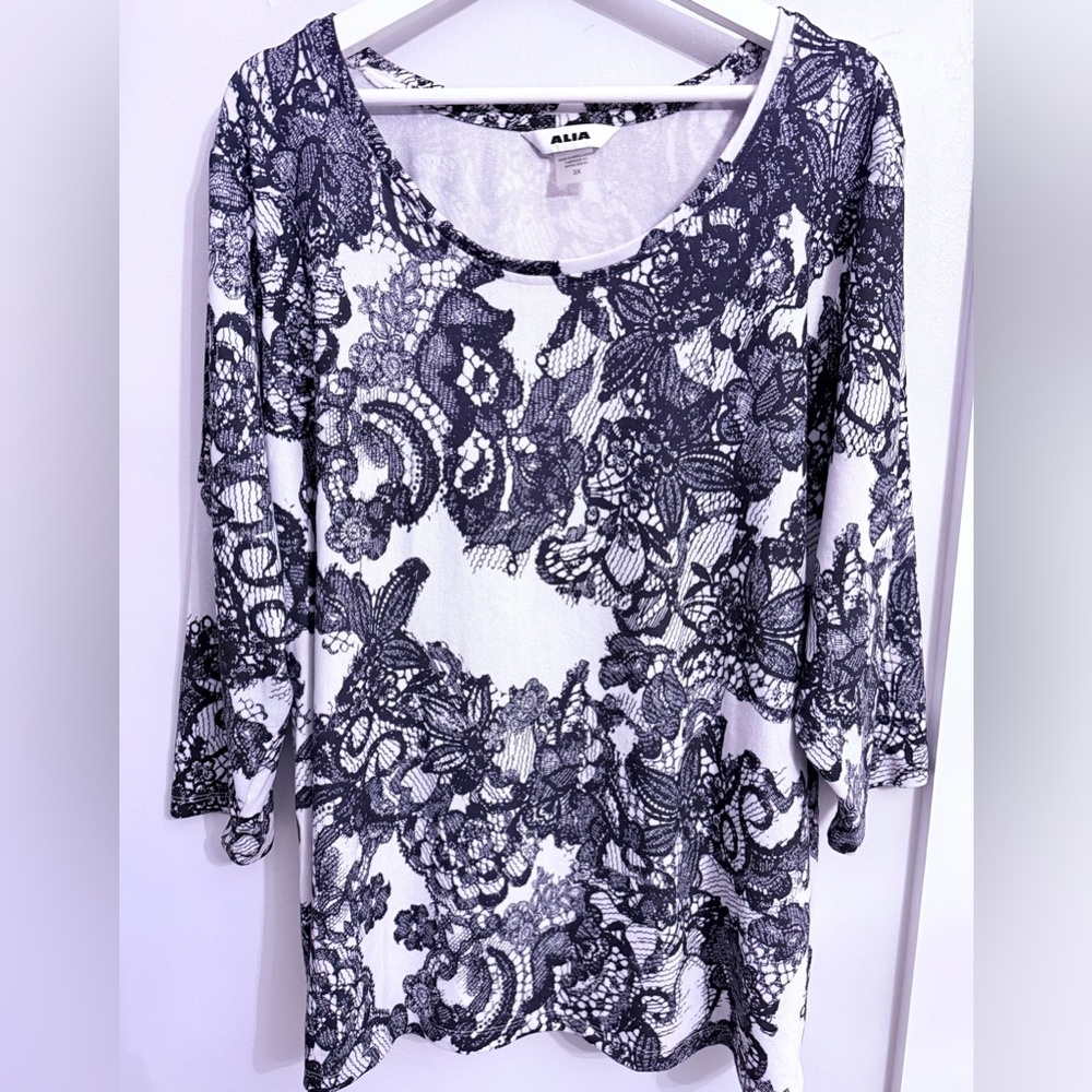 Alia Monochrome Floral Lace Women's Blouse